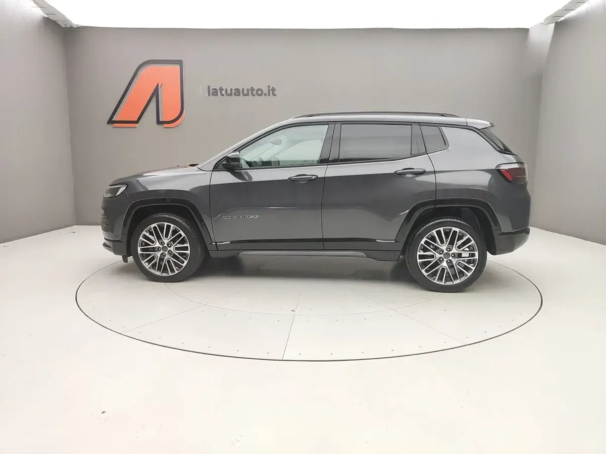Usata Jeep Compass Summit 131 CV (96 kW) 2025 Graphite grey SUV