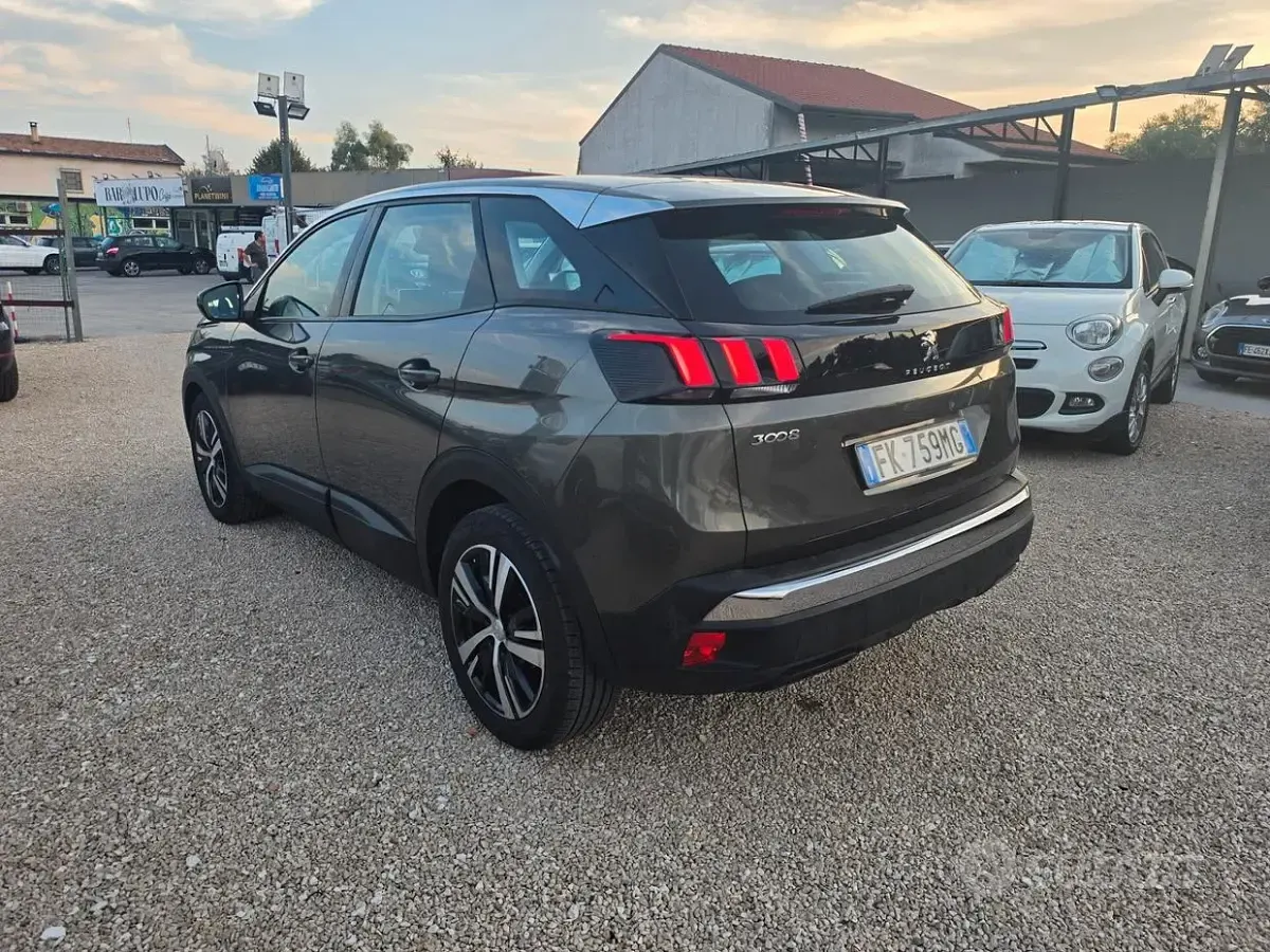 Usata Peugeot 3008 Business-Line 120 CV (88 kW) 2017 Beige SUV