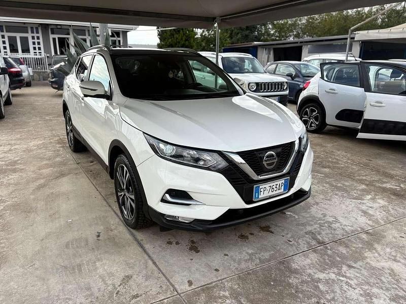 Usata Nissan Qashqai Tekna 131 CV (96 kW) 2018 Bianco SUV