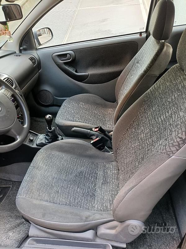 Usata Opel Corsa 75 CV (55 kW) 2001 Blu Utilitaria