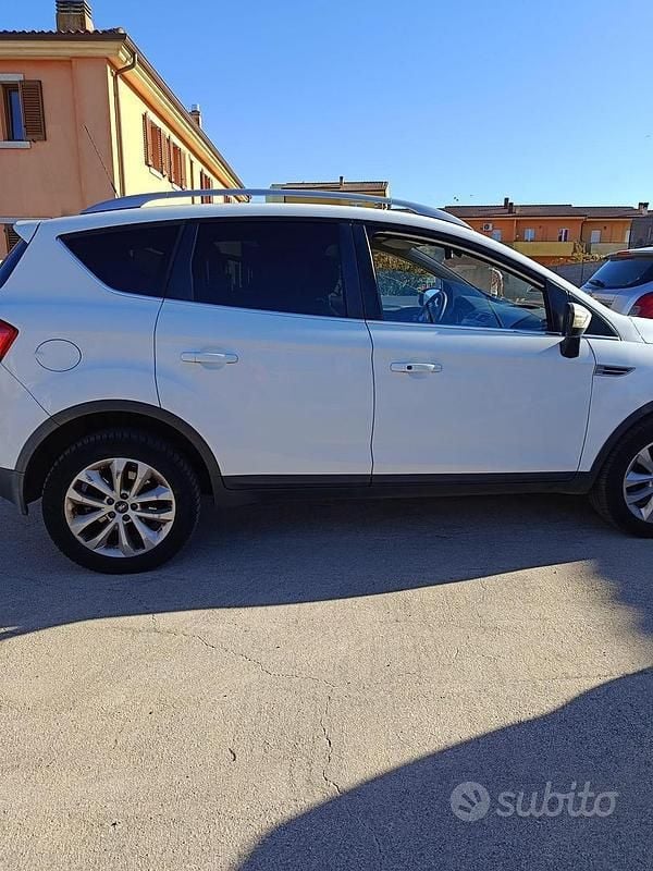 Usata Ford Kuga Individual 136 CV (100 kW) 2010 Bianco SUV