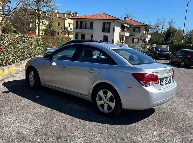 Usata Chevrolet Cruze LT 150 CV (110 kW) 2010 Argento Berlina