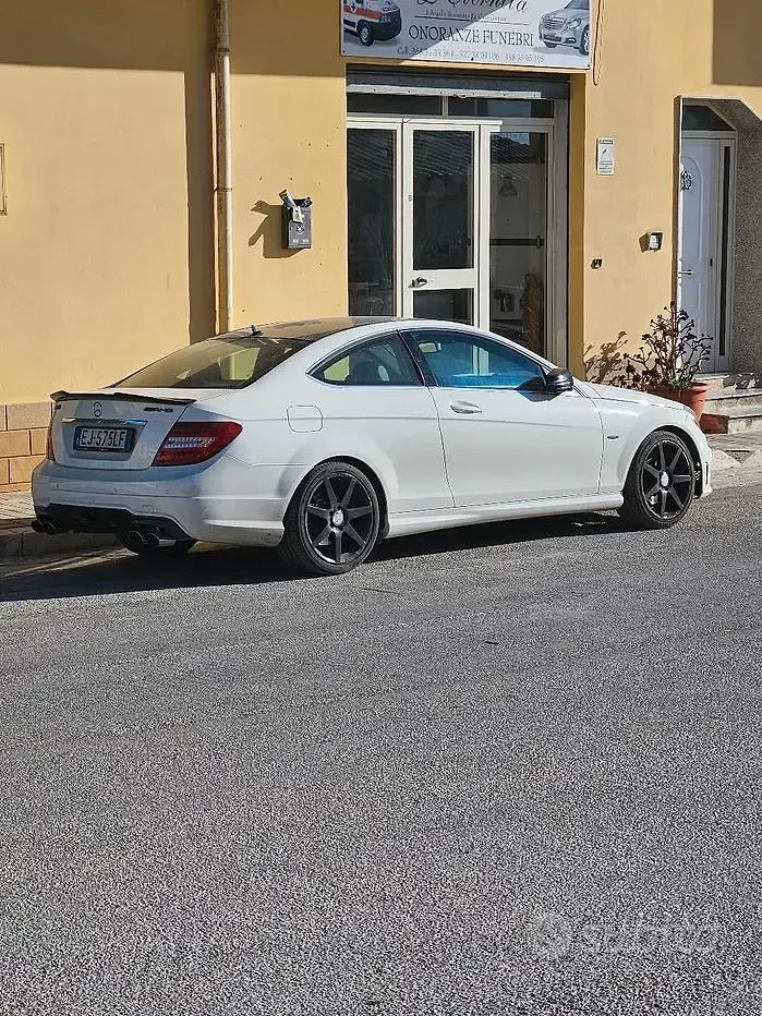 Usata Mercedes C220 170 CV (125 kW) 2011 Bianco Coupé