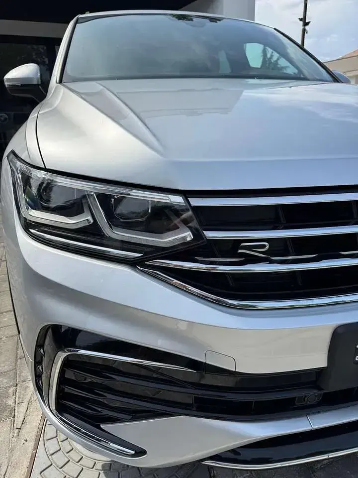 Usata VW Tiguan R-line 177 CV (130 kW) 2023 Argento SUV