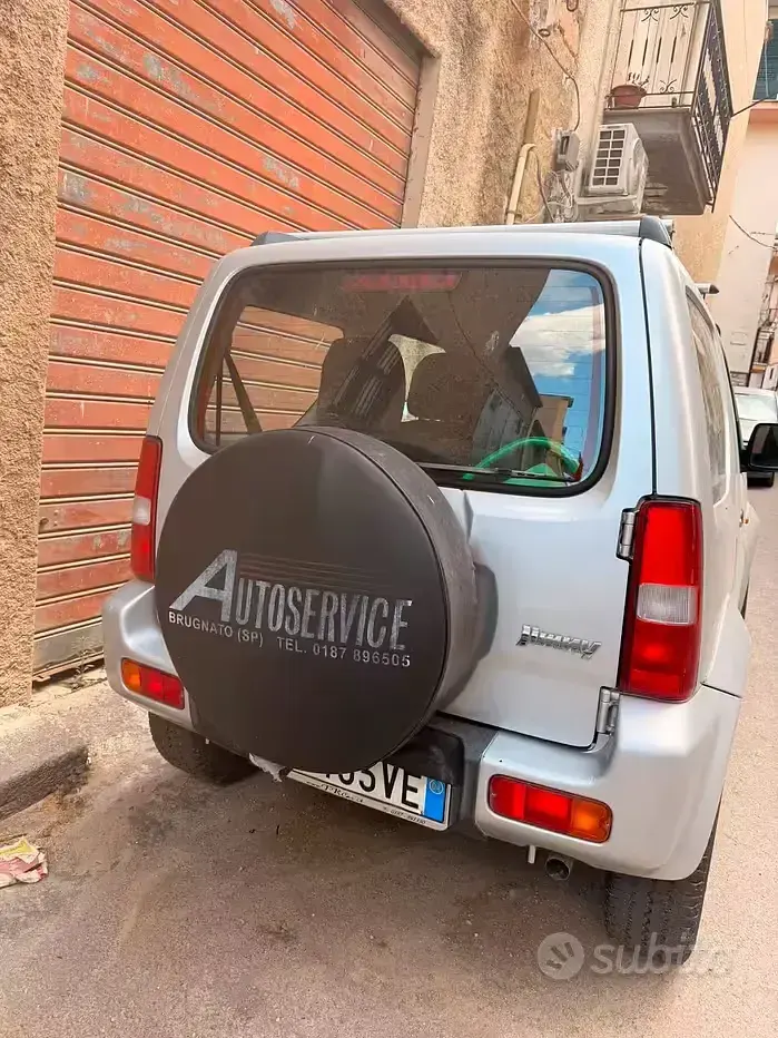 Usata Suzuki Jimny 65 CV (47 kW) 2004 Grigio SUV