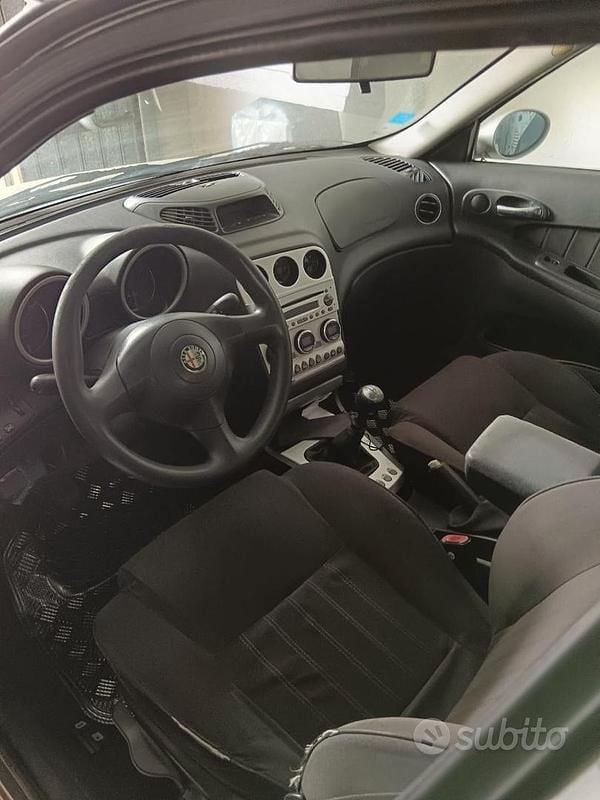 Begagnad Alfa Romeo 156 116 HK (85 kW) 2004 Grå Sedan