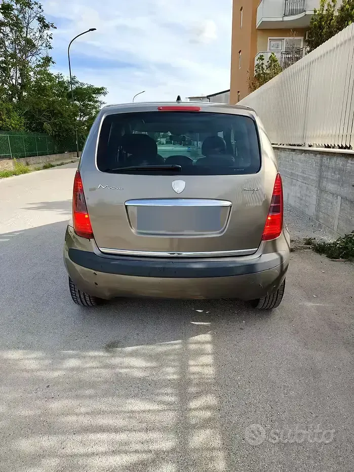 Usata Lancia Musa 90 CV (66 kW) 2007 Marrone Monovolume