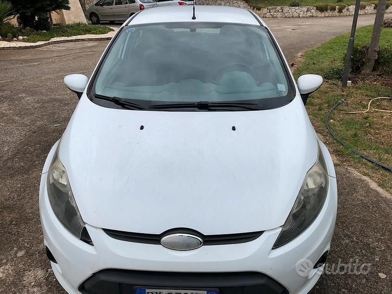 Usata Ford Fiesta 68 CV (50 kW) 2009 Bianco Utilitaria