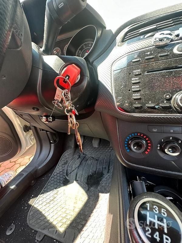 Usata Fiat Punto Evo 75 CV (55 kW) 2009 Bianco Utilitaria