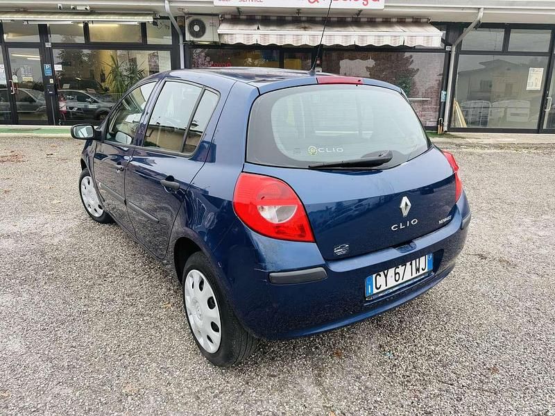 Usata Renault Clio III 75 CV (55 kW) 2006 Blu/azzurro Berlina