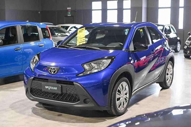 Blu Usata 2025 Toyota Aygo X Active SUV | 13.900 € (Super prezzo) - Immagine 1/4
