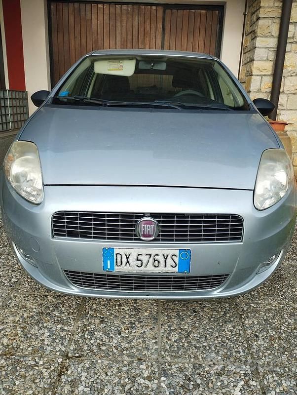 Grigio Usata 2009 Fiat Punto Due volumi | 2990 € (Buon prezzo) - Immagine 1/4