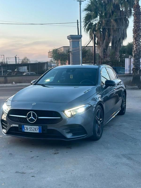 Usata Mercedes A180 AMG Line Premium 135 CV (99 kW) 2023 Grigio Berlina