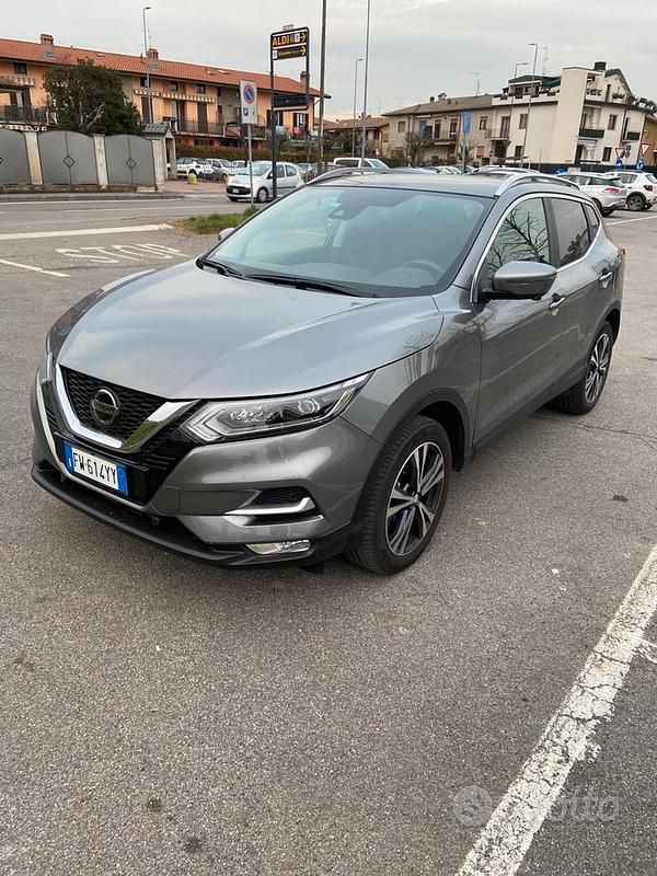 Usata Nissan Qashqai N-Connecta 131 CV (96 kW) 2019 Grigio SUV