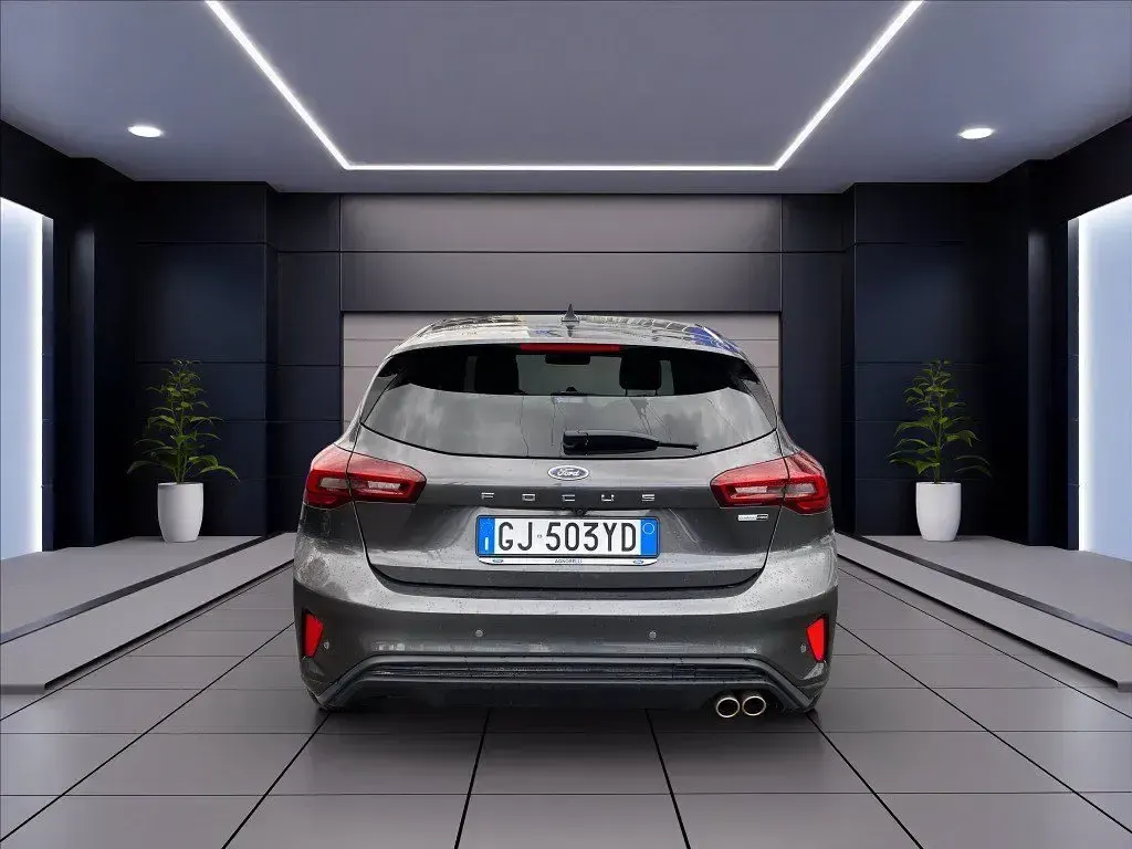 Usata Ford Focus ST-Line 125 CV (91 kW) 2022 Magnetic grey (metallizzato) Berlina