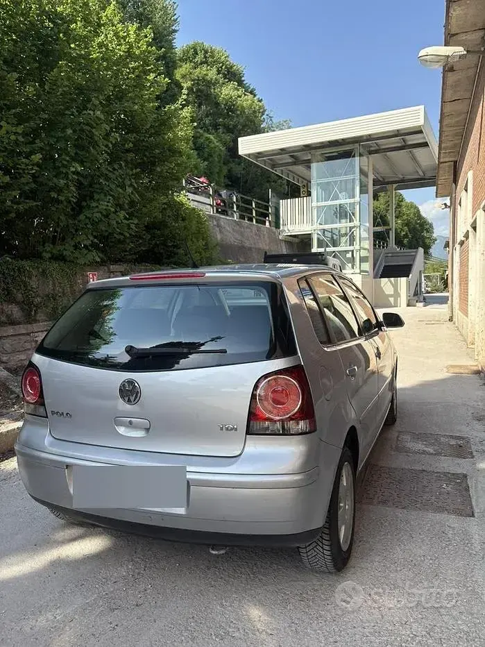 Usata VW Polo 69 CV (50 kW) 2005 Grigio Utilitaria