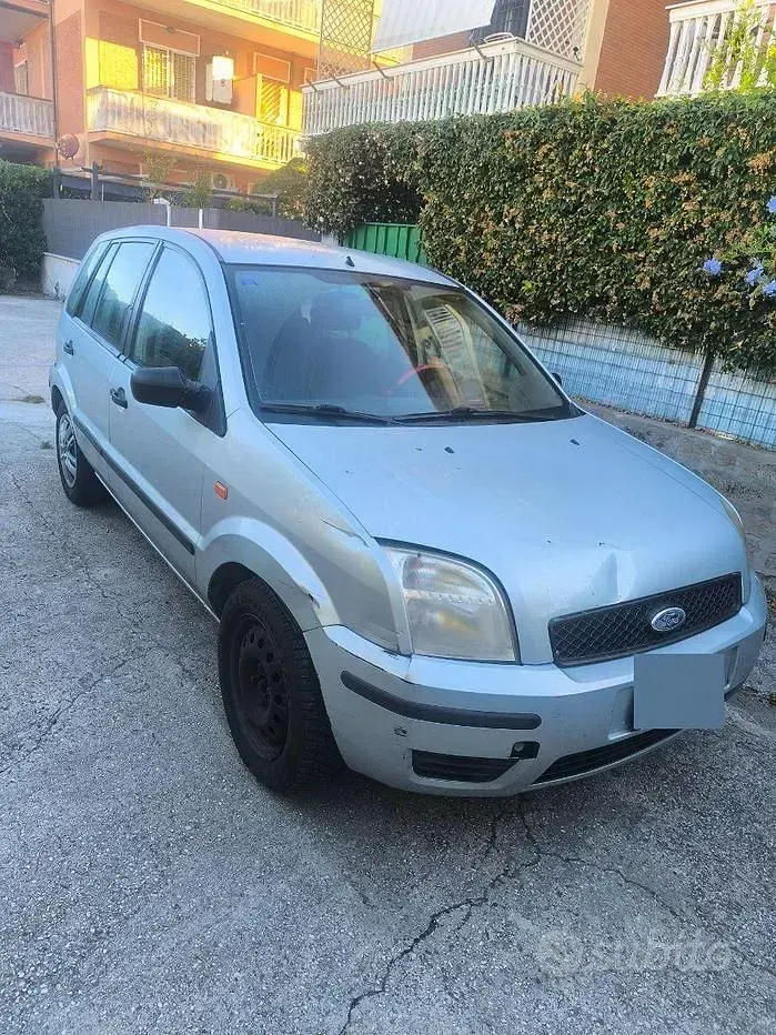 Usata Ford Fusion 80 CV (58 kW) 2004 Grigio Utilitaria
