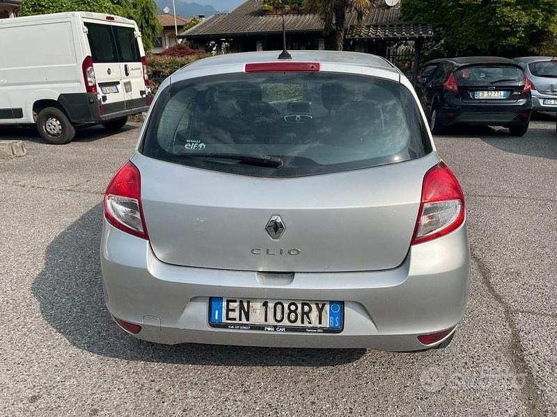 Usata Renault Clio IV Dynamique 75 CV (55 kW) 2012 Grigio Berlina
