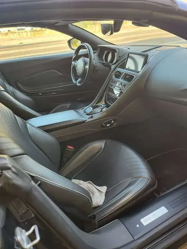 Usata Aston Martin DB11 510 CV (375 kW) 2018 Grigio Cabrio