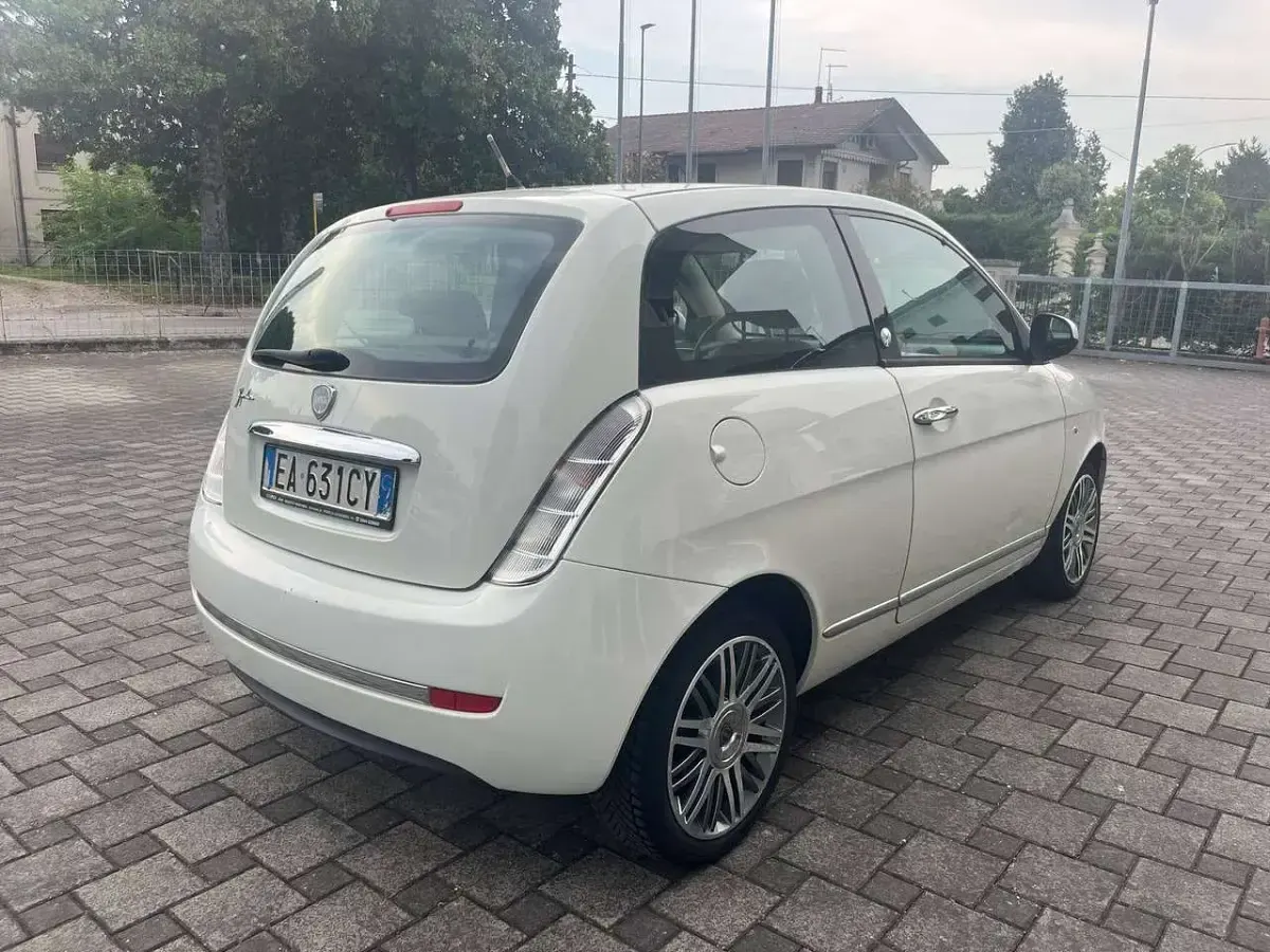 Usata Lancia Ypsilon Platinum 77 CV (56 kW) 2009 Beige Utilitaria