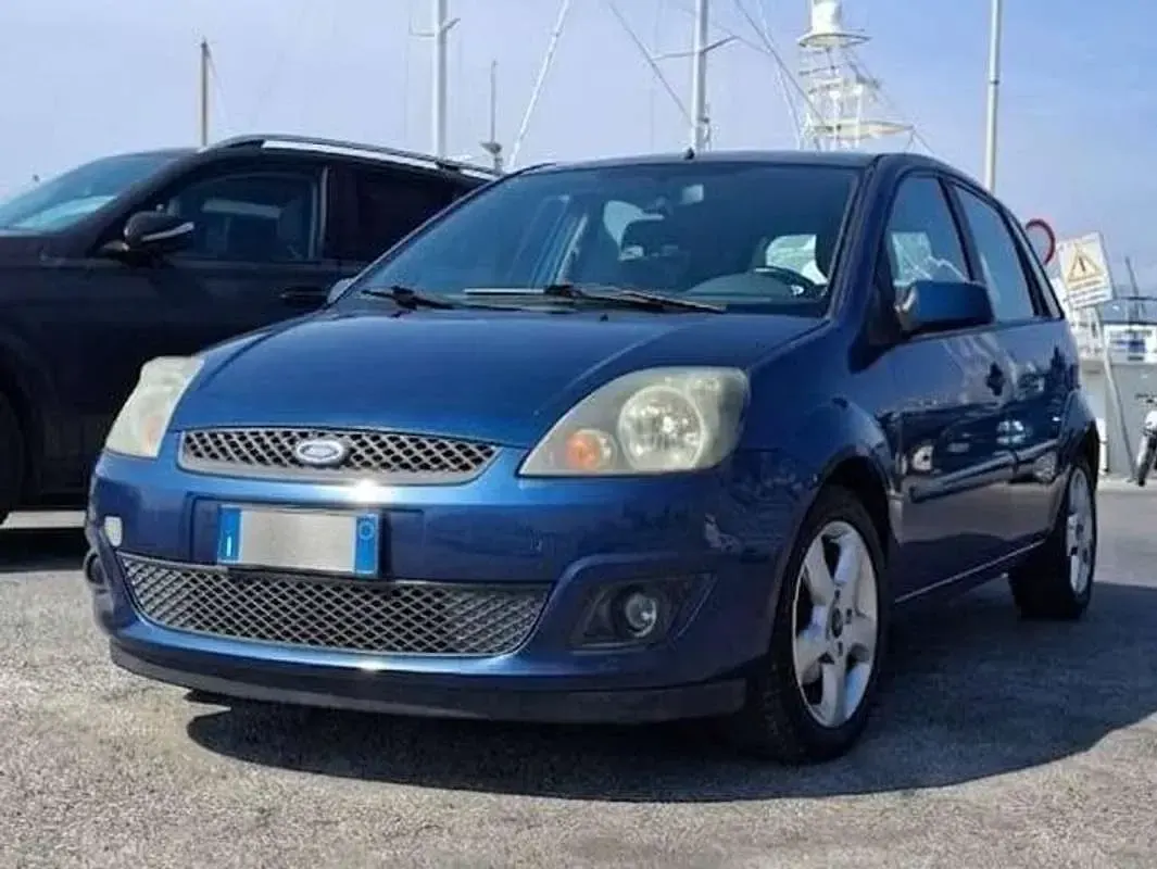 Usata Ford Fiesta Ghia 68 CV (50 kW) 2007 Blu/azzurro Utilitaria