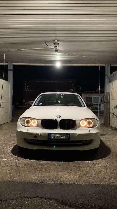Usata BMW 118 143 CV (105 kW) 2009 Bianco Utilitaria