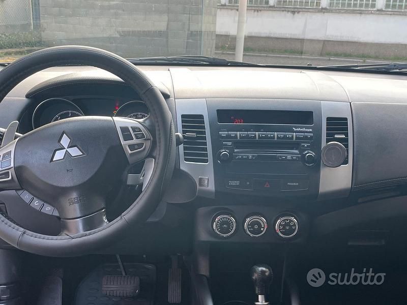 Usata Mitsubishi Outlander Instyle 156 CV (114 kW) 2011 Grigio SUV