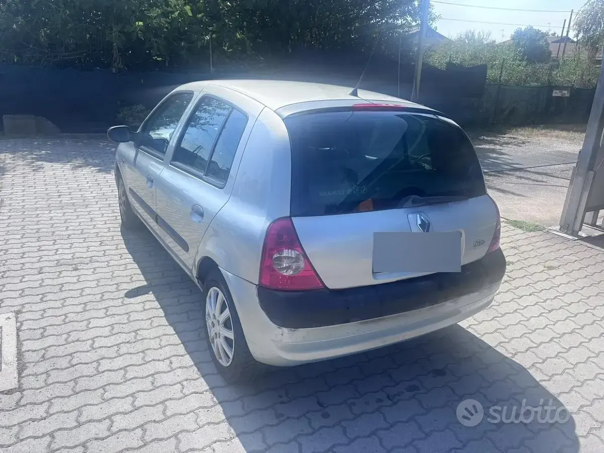 Usata Renault Clio 64 CV (47 kW) 2001 Grigio Berlina