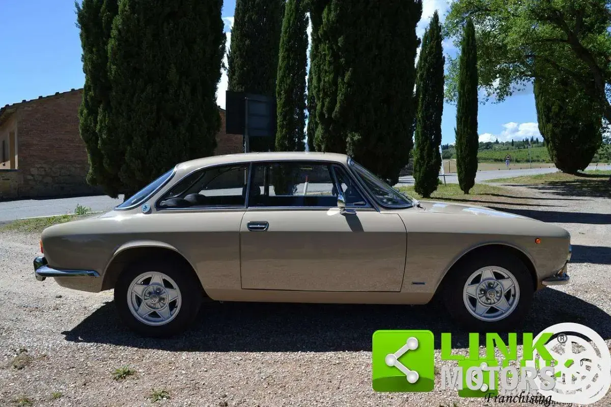 Usata Alfa Romeo 2000 Veloce 129 CV (94 kW) 1972 Beige Coupé