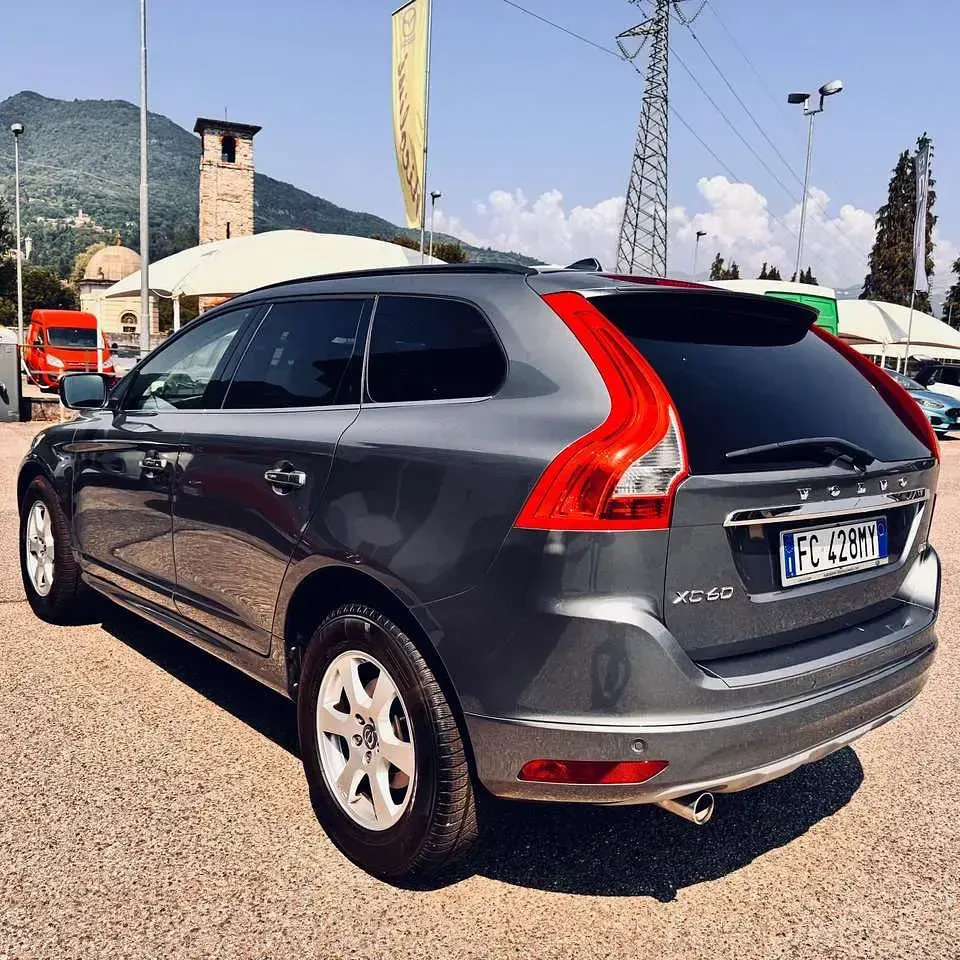 Usata Volvo XC60 Business Edition 150 CV (110 kW) 2016 Grigio SUV