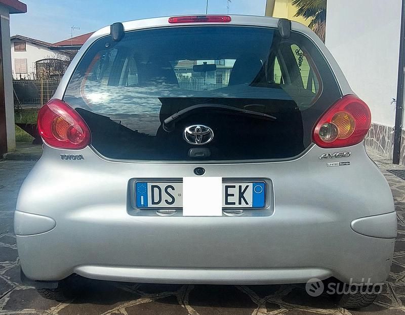 Usata Toyota Aygo Team 68 CV (50 kW) 2008 Grigio Utilitaria