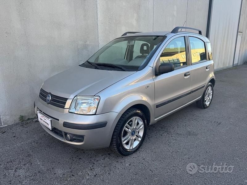 Grigio Usata 2005 Fiat Panda Dynamic Tre volumi | 2450 € (Ottimo prezzo) - Immagine 1/4