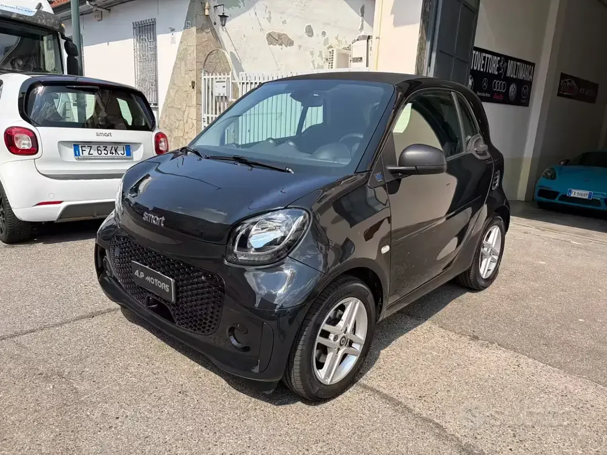 Usata Smart ForTwo Electric Drive Pure 41 kW (56 CV) 2021 Nero Berlina