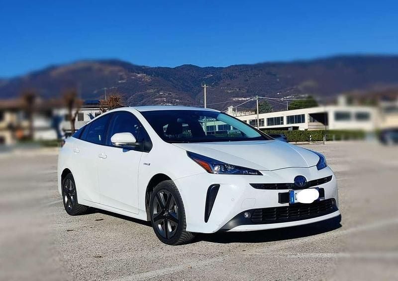 Usata Toyota Prius Lounge 98 CV (72 kW) 2020 Bianco Berlina