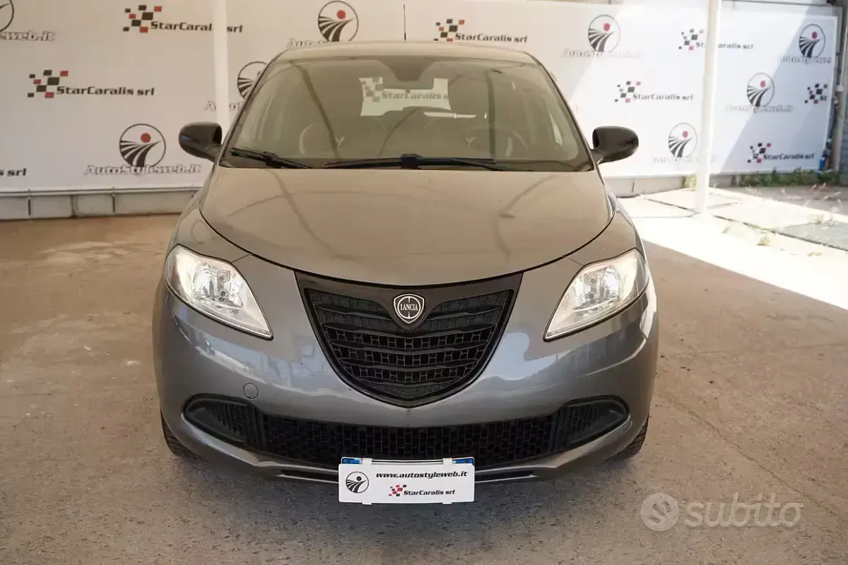 Usata Lancia Ypsilon Gold 69 CV (50 kW) 2015 Marrone Utilitaria