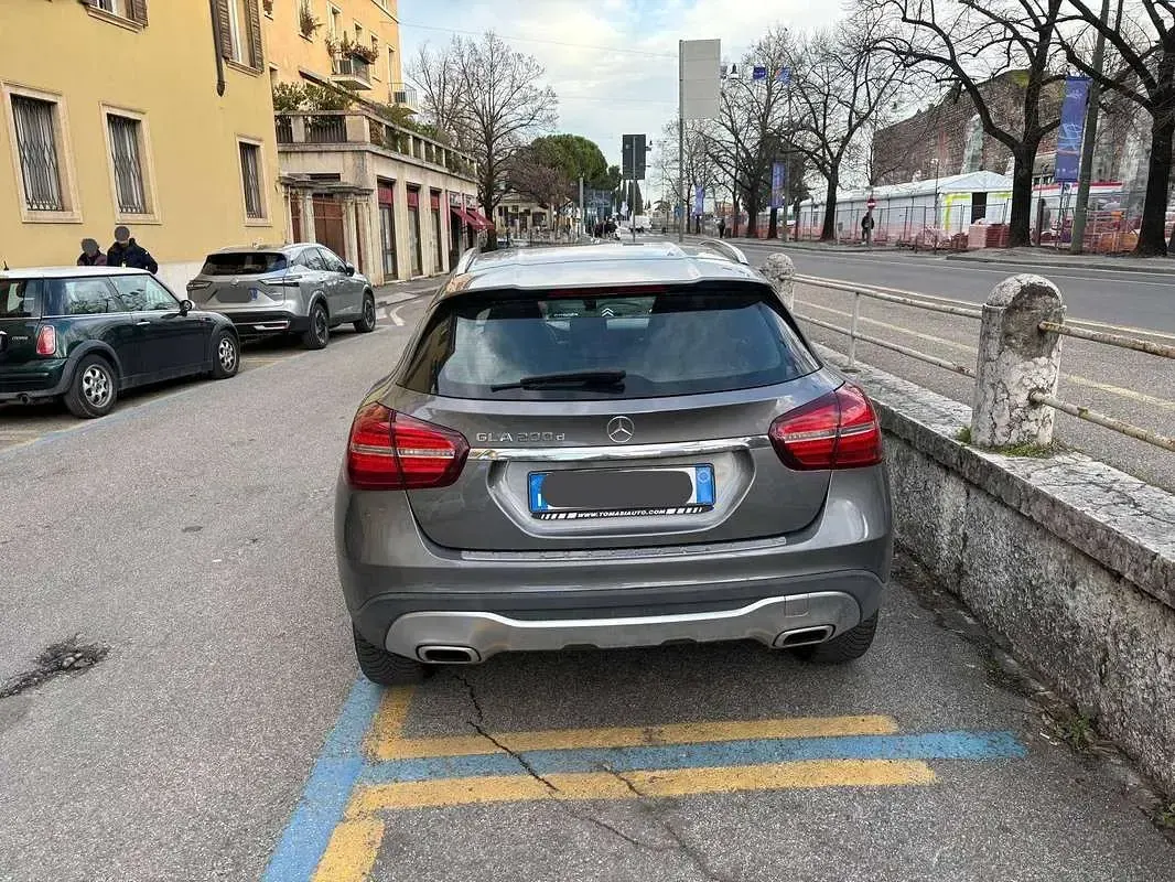 Usata Mercedes GLA200 136 CV (100 kW) 2020 Grigio SUV