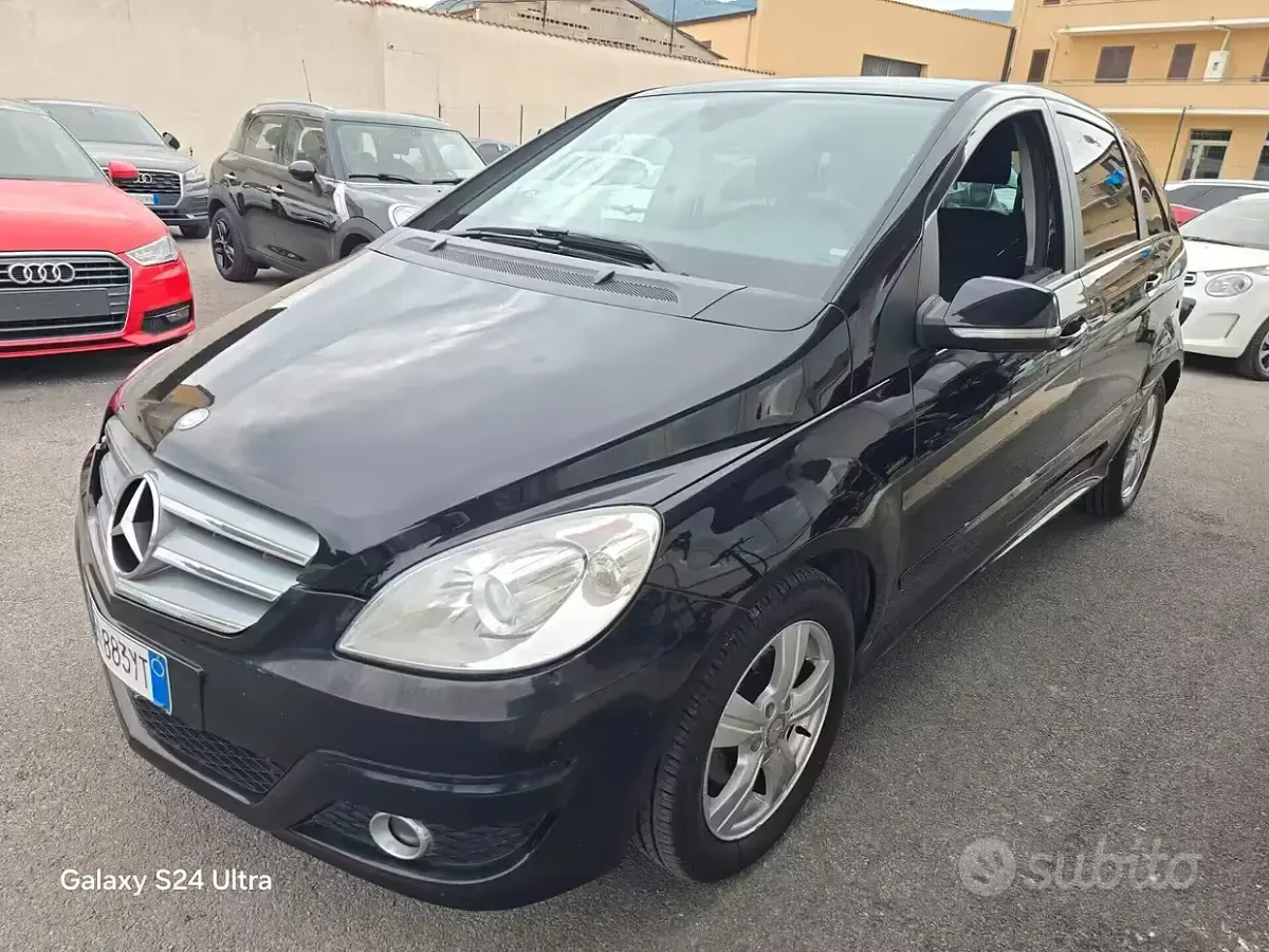Usata Mercedes B180 Chrome 109 CV (80 kW) 2011 Nero Utilitaria
