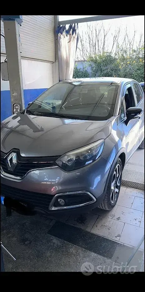 Usata Renault Captur 90 CV (66 kW) 2015 Grigio SUV