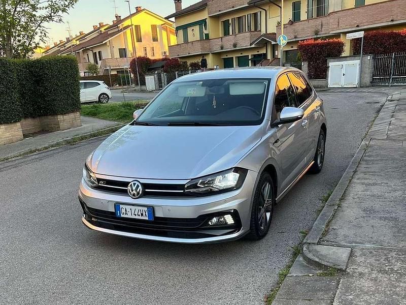 Usata VW Polo Highline 90 CV (66 kW) 2020 Argento Utilitaria