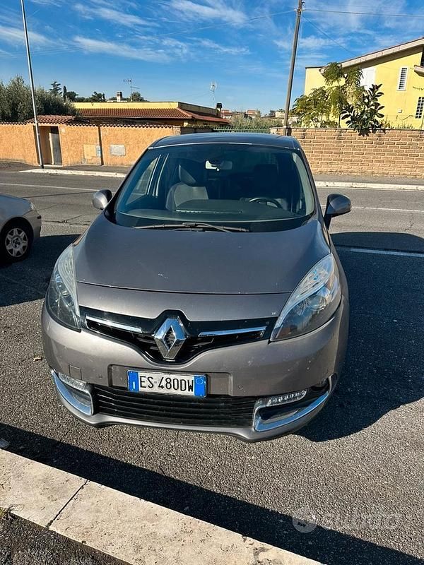 Grigio Usata 2013 Renault Scénic III Monovolume | 2900 € (Buon prezzo) - Immagine 1/4