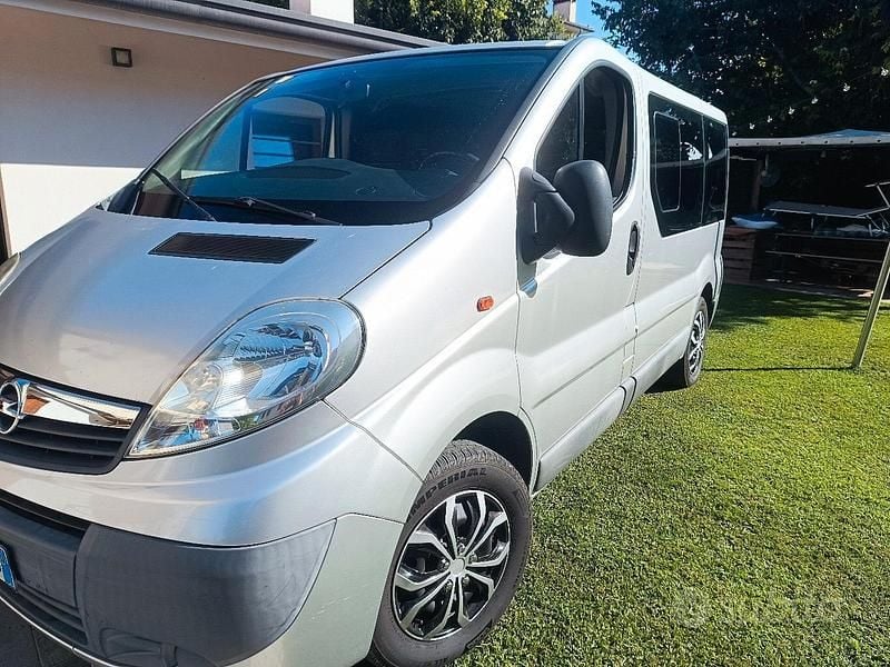 Usata Opel Vivaro 120 CV (88 kW) 2011 Grigio Monovolume