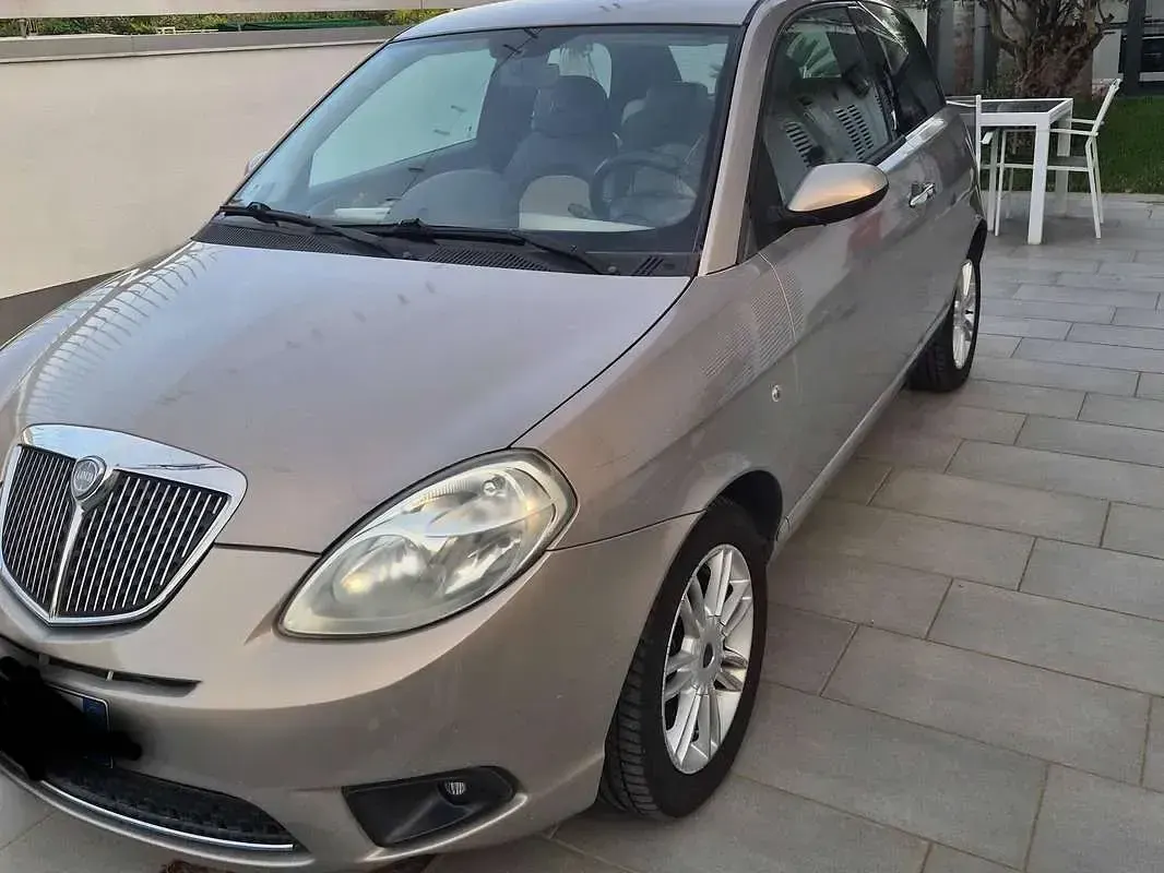 Usata Lancia Ypsilon 75 CV (55 kW) 2009 Utilitaria