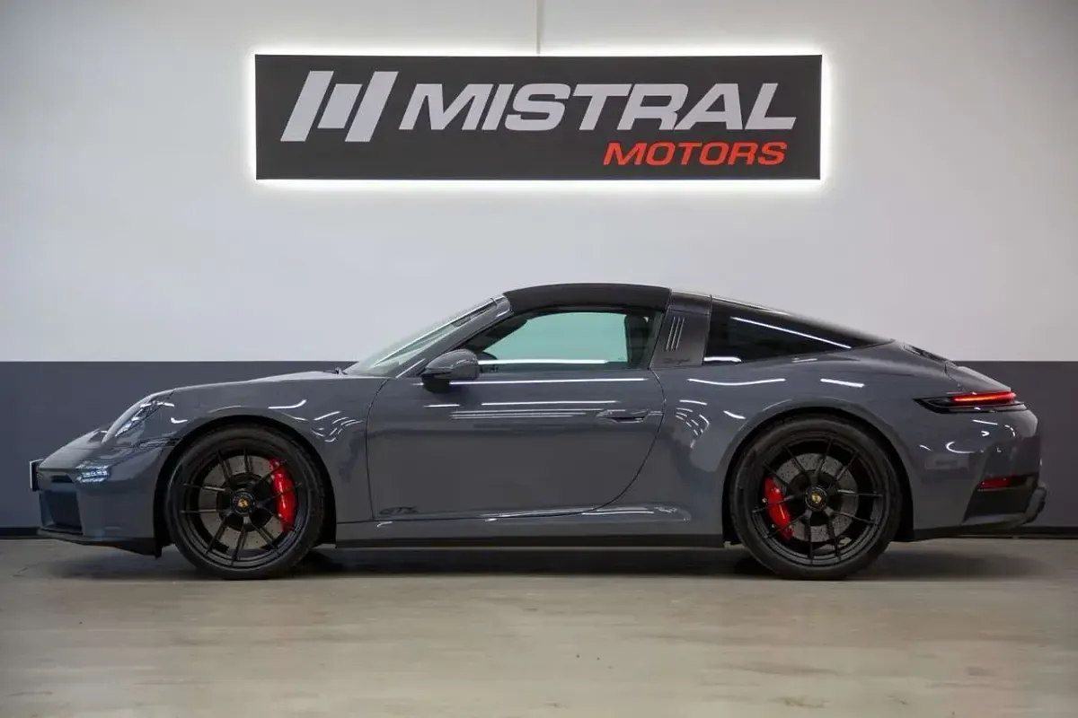 Usata Porsche 911 Carrera 4 GTS Targa 541 CV (397 kW) 2026 Grigio Cabrio
