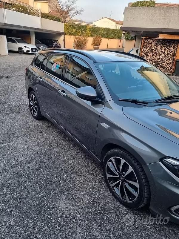 Usata Fiat Tipo 120 CV (88 kW) 2018 Grigio Station wagon