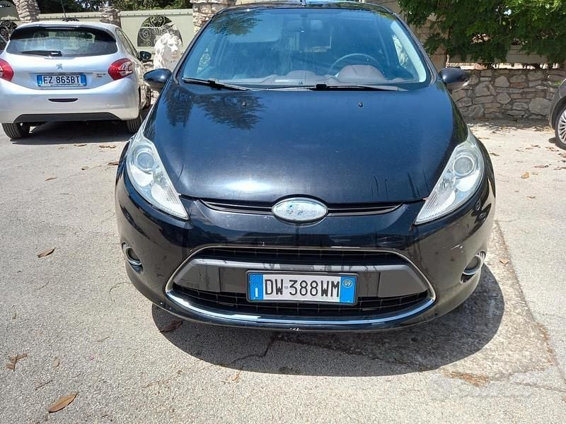 Usata Ford Fiesta 68 CV (50 kW) 2009 Grigio Utilitaria