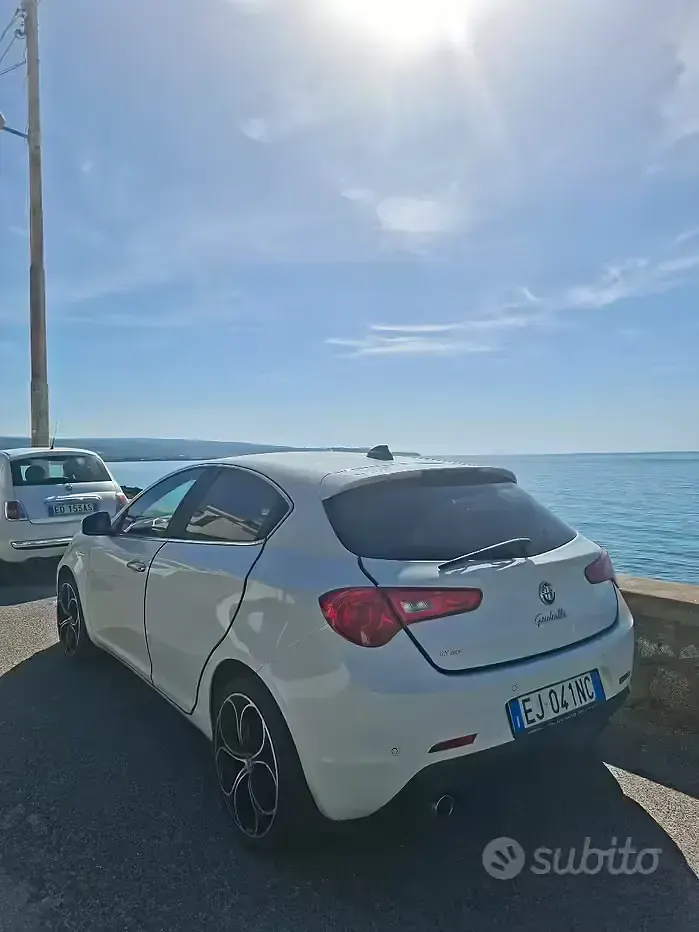 Usata Alfa Romeo Giulietta 105 CV (77 kW) 2011 Bianco Utilitaria