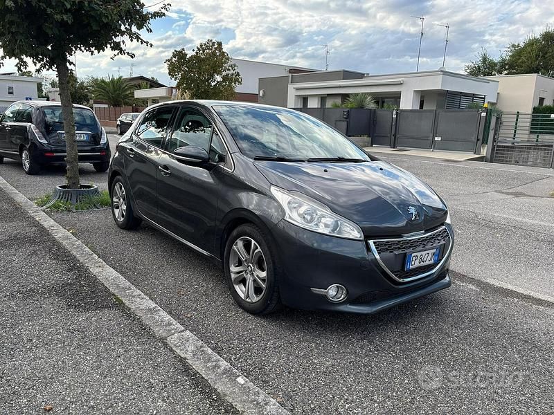 Usata Peugeot 208 115 CV (84 kW) 2013 Utilitaria