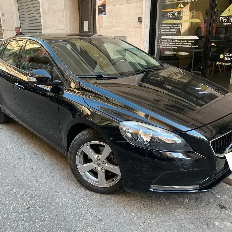 Usata Volvo V40 Business Edition 120 CV (88 kW) 2016 Nero Berlina