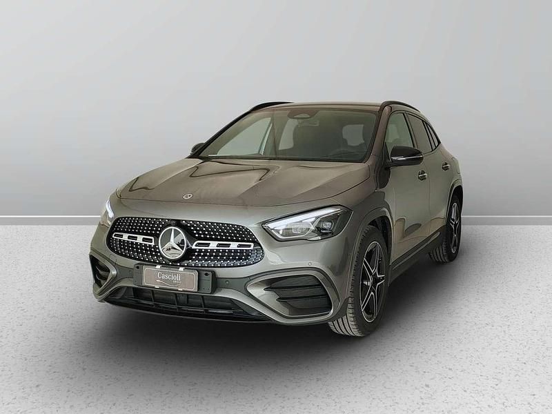 Grigio montagna Nuova 2025 Mercedes GLA200 SUV | 47.900 € (Buon prezzo) - Immagine 1/4