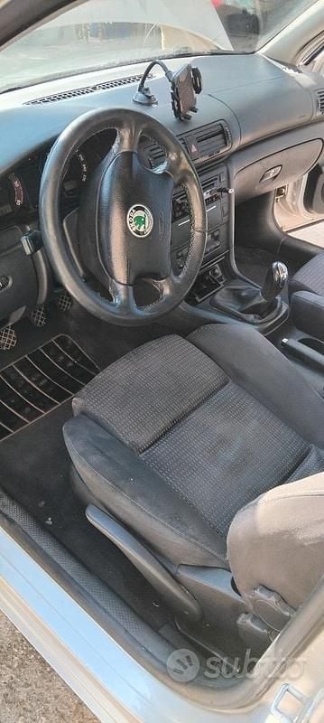 Usata Skoda Superb 105 CV (77 kW) 2005 Grigio Berlina